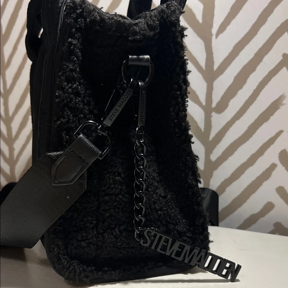 Steve Madden Black Quilted Nylon/Sherpa Tote - Picture 5 of 7